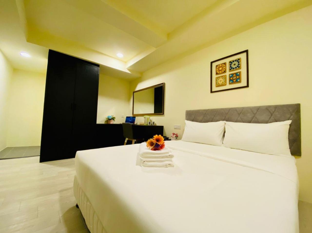 Bishop Hotel Джорджтаун Экстерьер фото